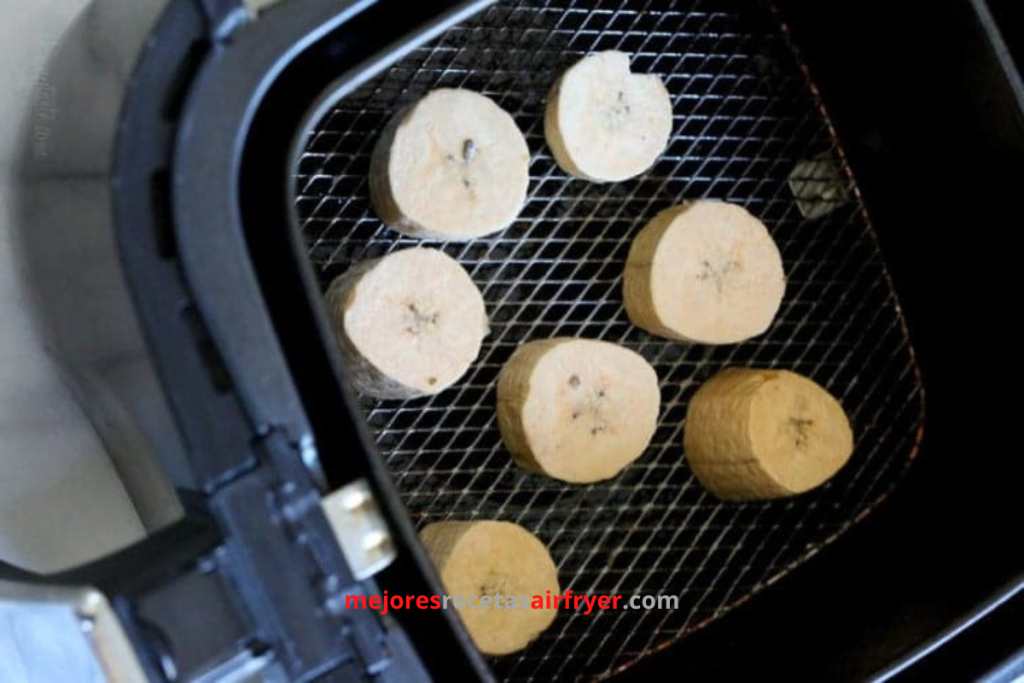 Cómo preparar Patacones de Plátano Verde en la Freidora de Aire-4