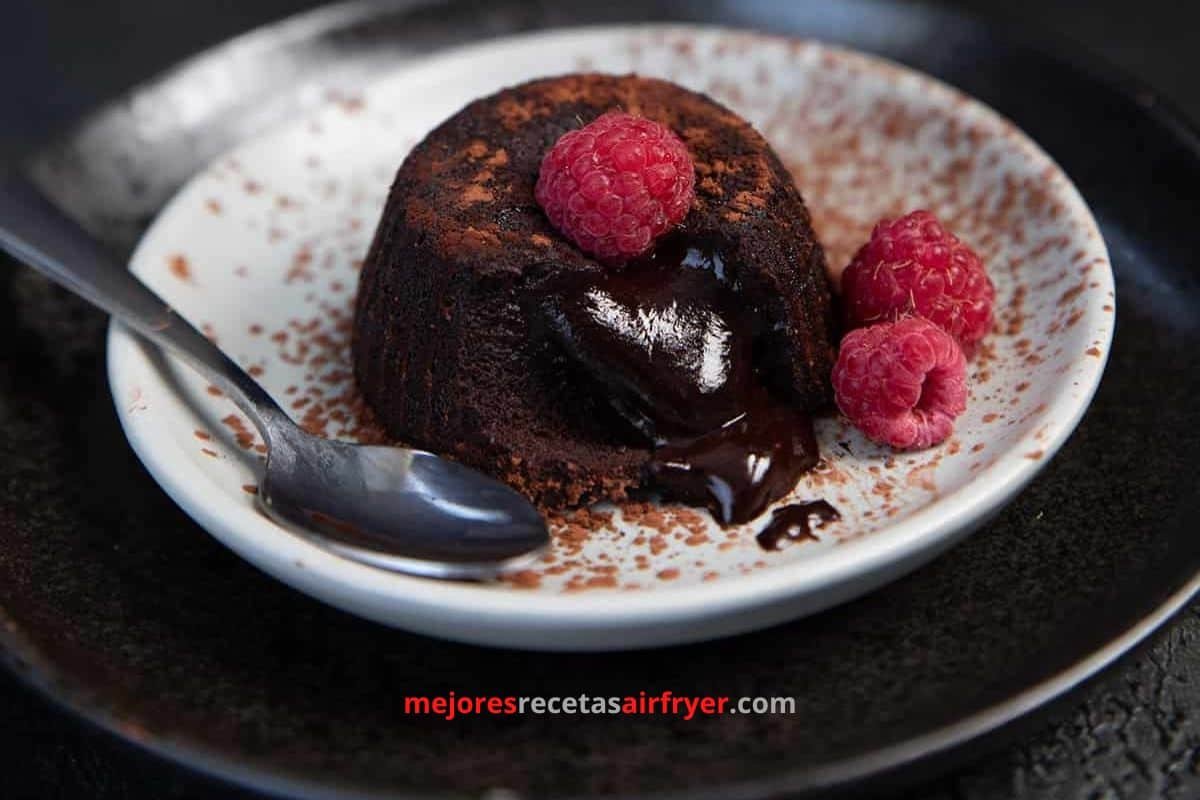 Torta de lava de chocolate en freidora de aire